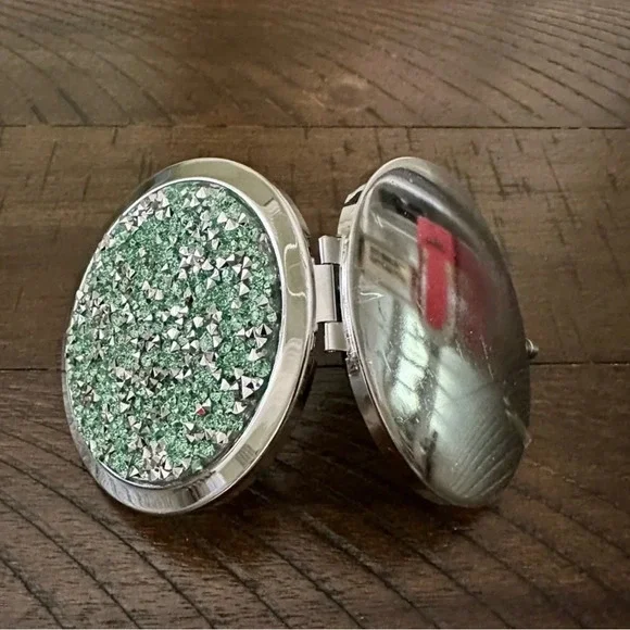 NEW!! Glam Compact Mirror - Picture 6 of 12